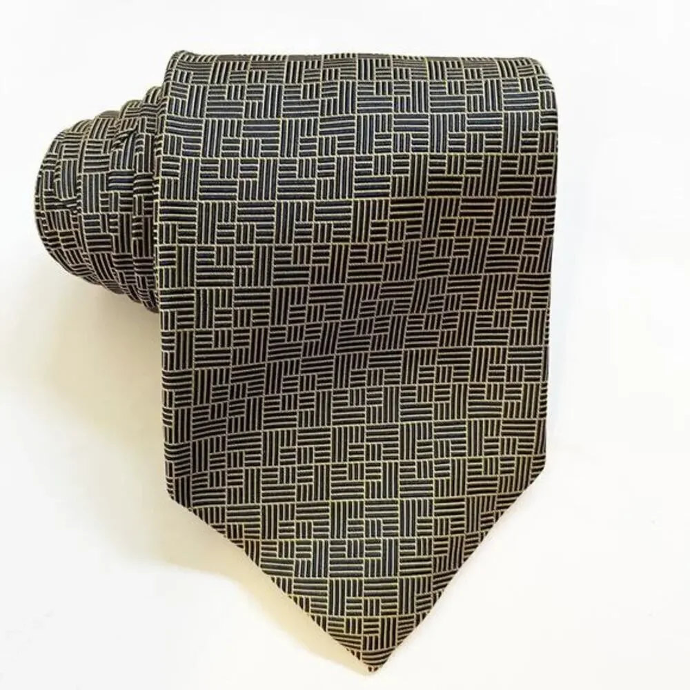 Lauren Ralph Lauren Mens Pink Necktie w/ Geometric Design Handmade 100% Silk LRL
